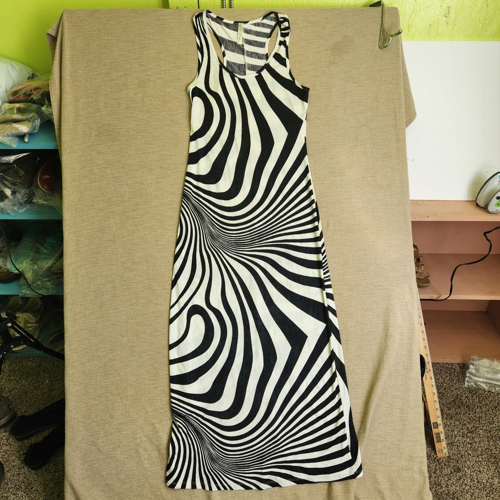 Womens Black White Optical Illusion Swirl Racerback Maxi Dress M